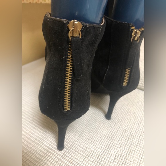 Black suede lace up open toed shoes - Picture 2 of 9